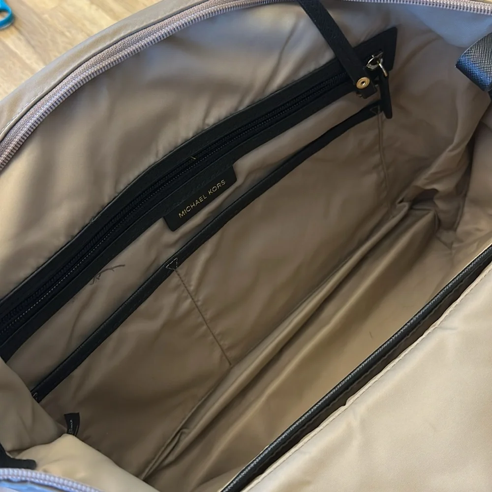 MICHAEL KORS KELSEY LARGE NYLON TOTE BAG